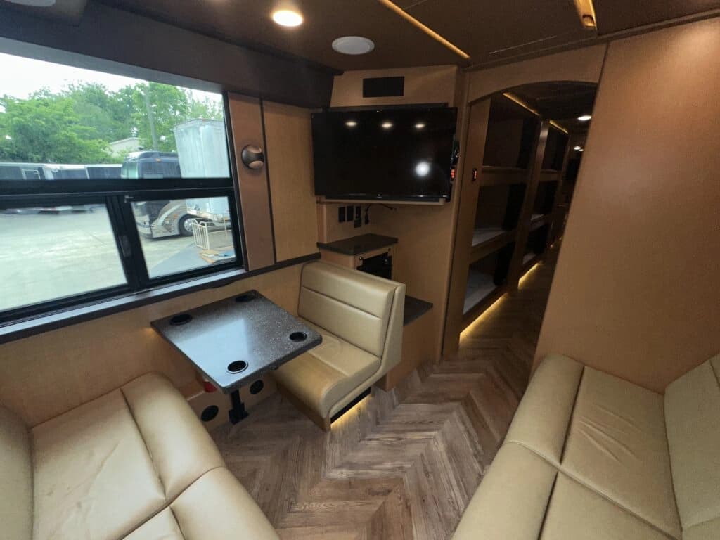 2006 Prevost XLII Entertainer Motorcoach - Image 17