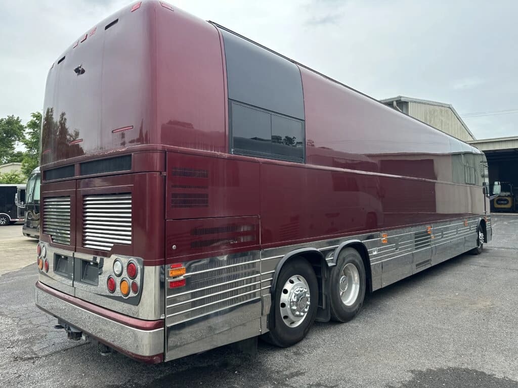 2006 Prevost XLII Entertainer Motorcoach - Image 5
