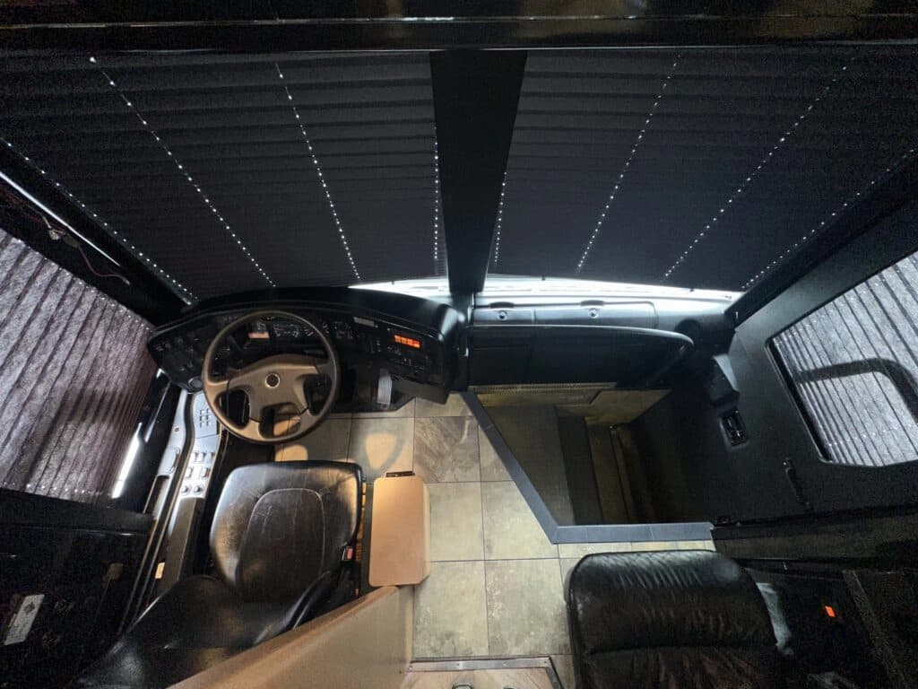 2006 Prevost XLII Entertainer Motorcoach - Image 8