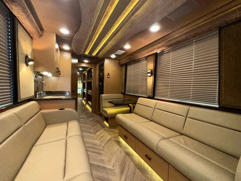 2006 Prevost XLII Entertainer Motorcoach - Image 10