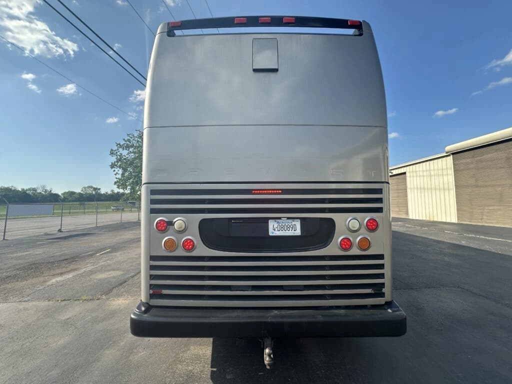 2006 Prevost H3-45 Entertainer Motorcoach - Image 3