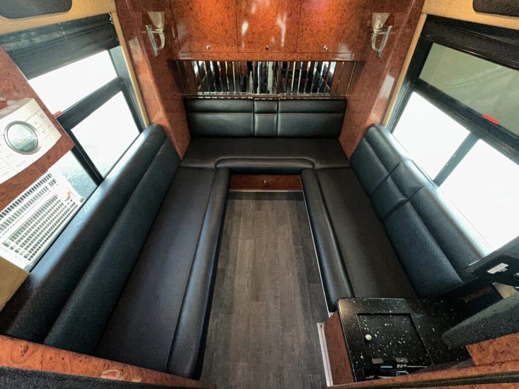 2006 Prevost H3-45 Entertainer Motorcoach - Image 15