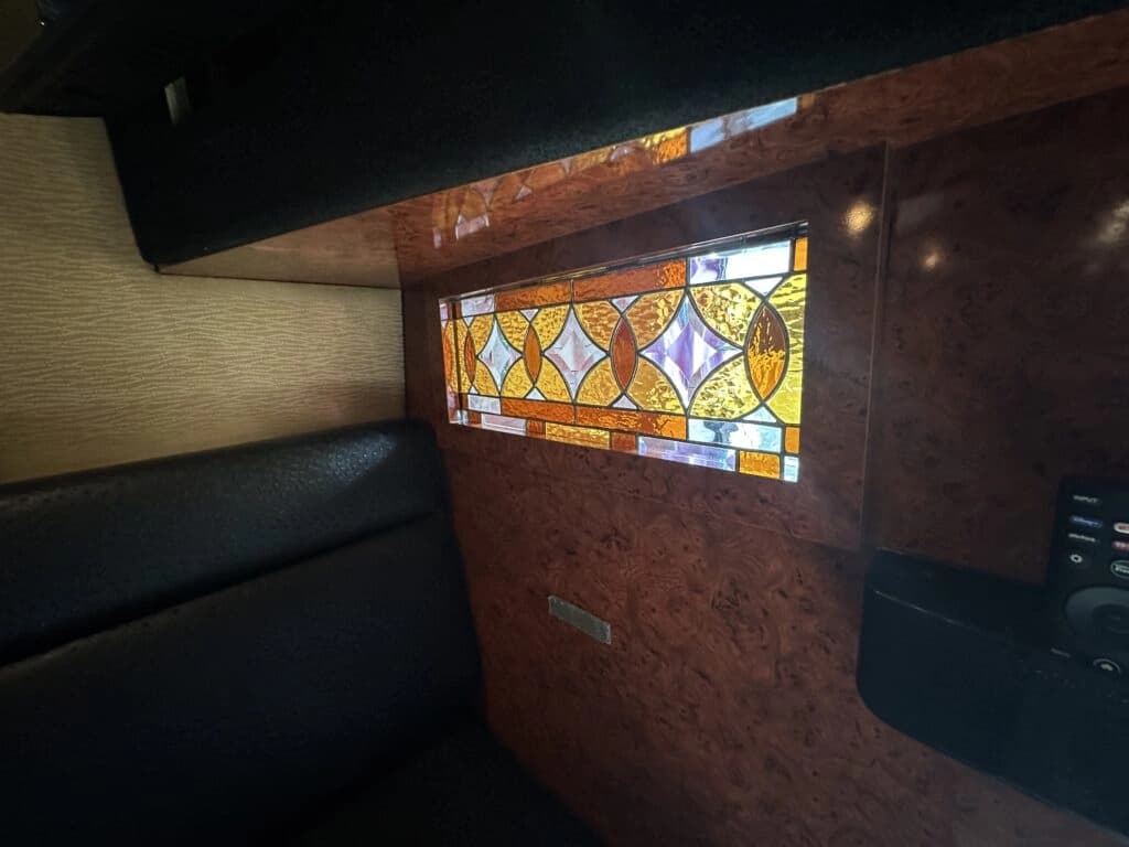 2006 Prevost H3-45 Entertainer Motorcoach - Image 9