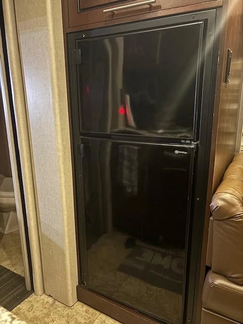 2003 Prevost H3-45 Motorcoach Conversion - Image 15