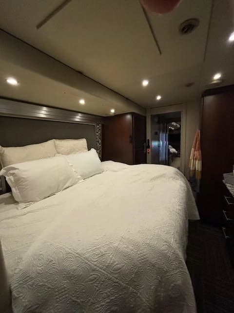 2003 Prevost H3-45 Motorcoach Conversion - Image 18
