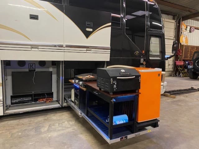 2003 Prevost H3-45 Motorcoach Conversion - Image 8