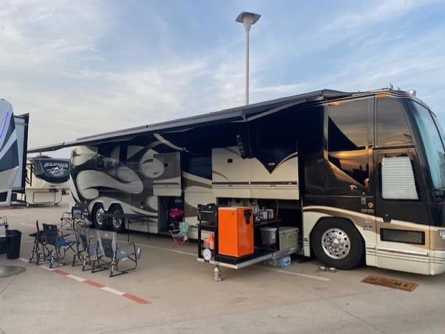 2003 Prevost H3-45 Motorcoach Conversion - Image 9