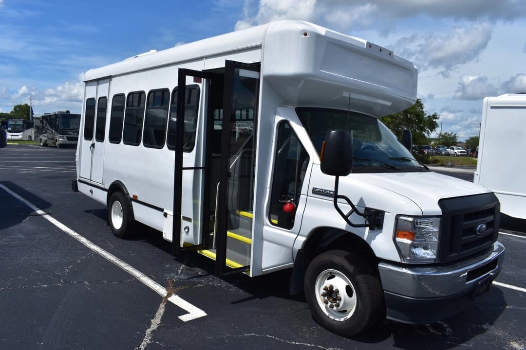 2022 Coach & Equipment Phoenix EV Electric Shuttle Bus - Image 1