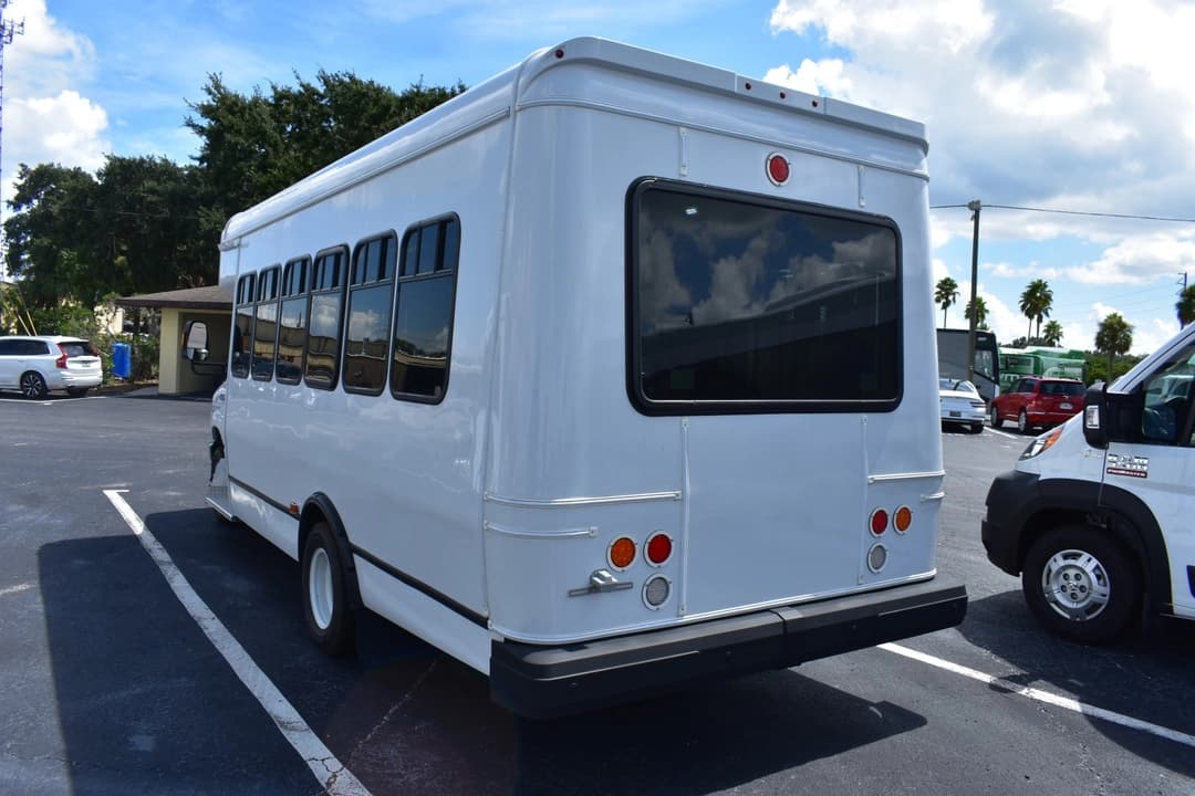 2022 Coach & Equipment Phoenix EV Electric Shuttle Bus - Image 4