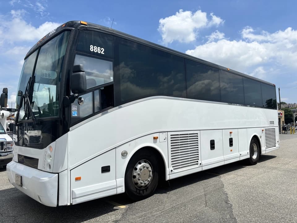 2016 Van Hool CX35 Coach - Image 2