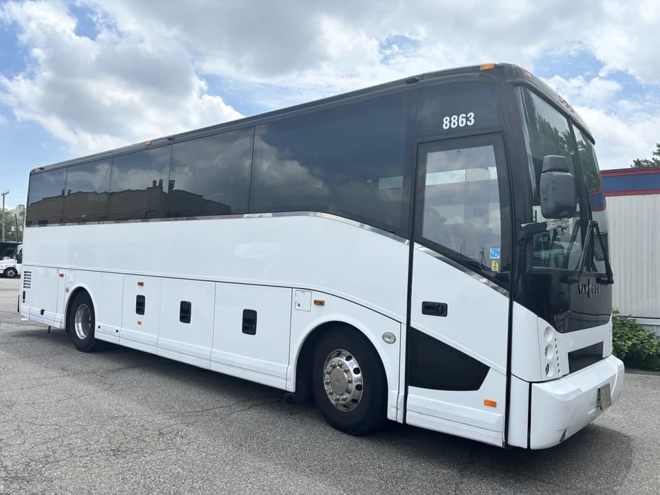 2016 Van Hool CX35 Coach - Image 2