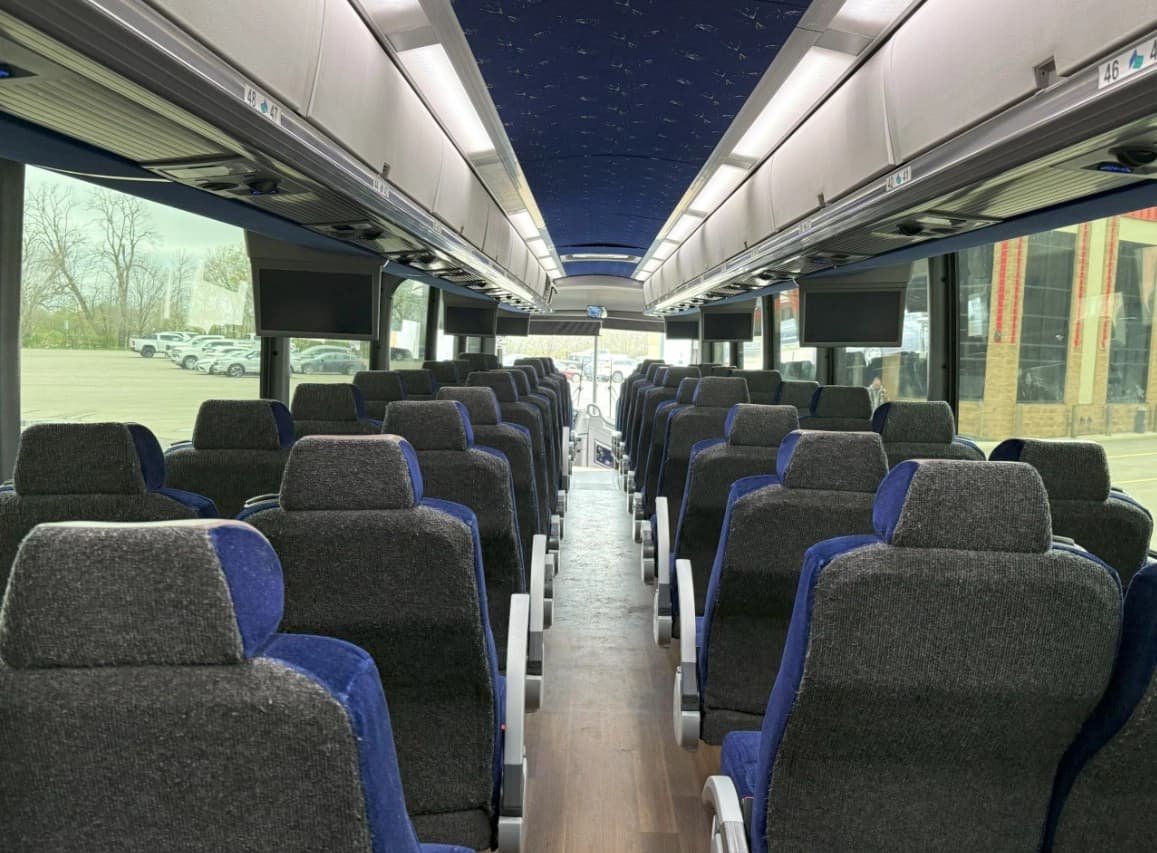 2017 MCI J4500 Coach - Image 5