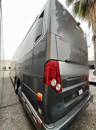 2017 Prevost H3-45 Coach - Image 2