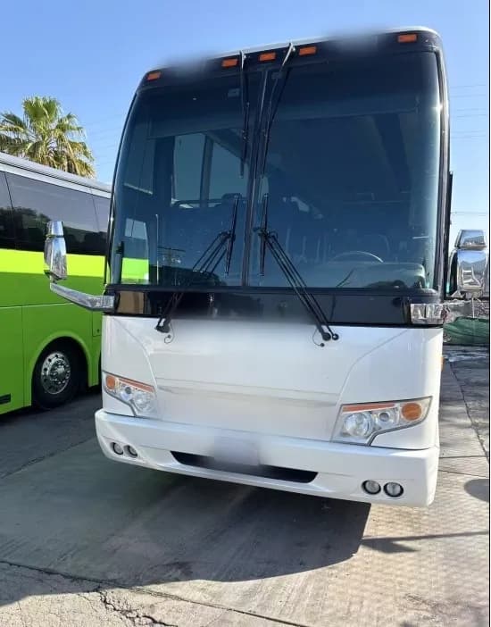 2017 Volvo H3-45 Coach - Image 2