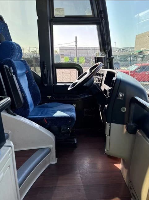 2017 Volvo H3-45 Coach - Image 5