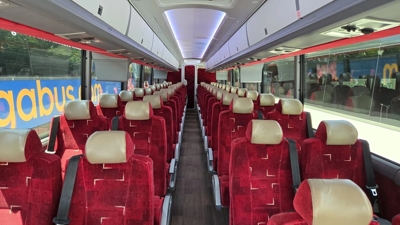 2019 MCI J4500 Coach - Image 3