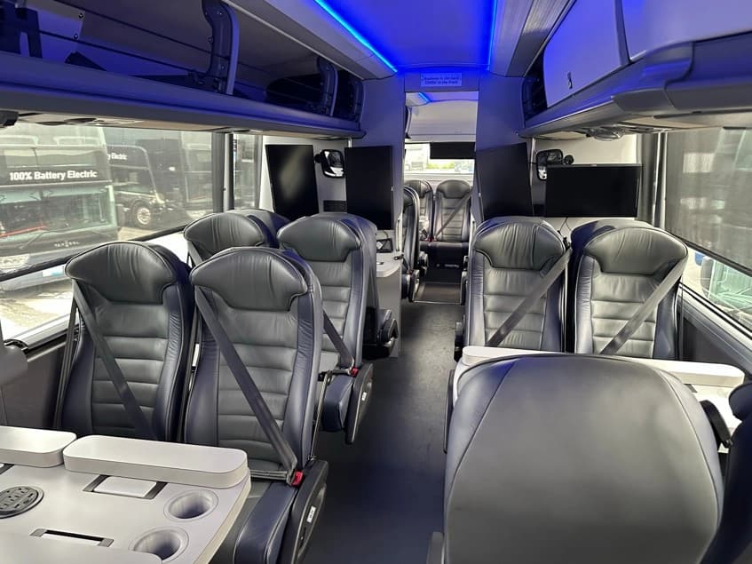 2020 MCI D45CRTLE Coach - Image 4