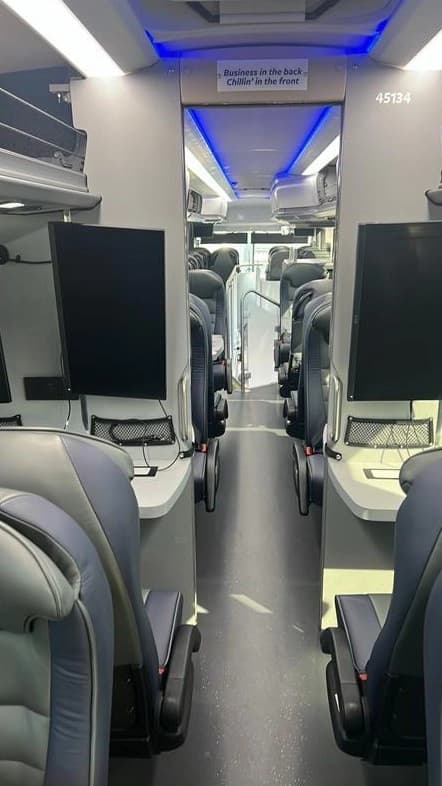 2020 MCI D45CRTLE Coach - Image 4