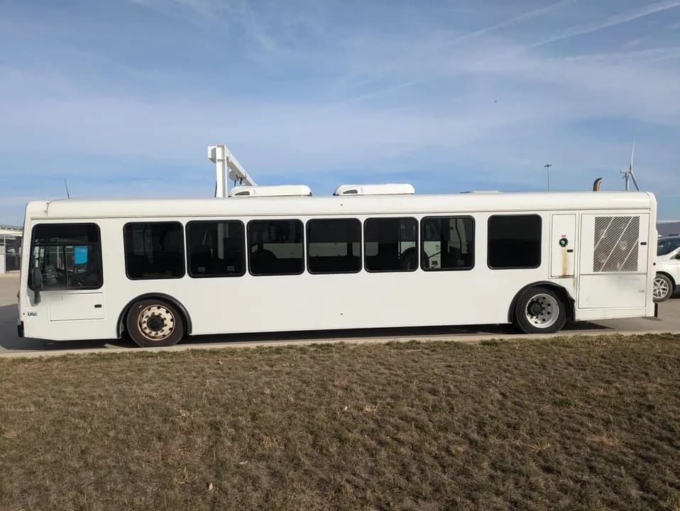 2021 Arboc EQUESS Shuttle Bus - Image 1