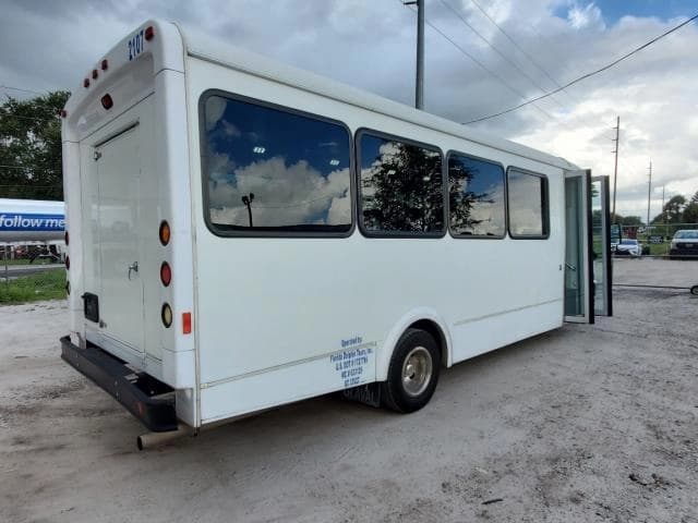 2017 Ford E450 Cutaway Shuttle Bus - Image 5