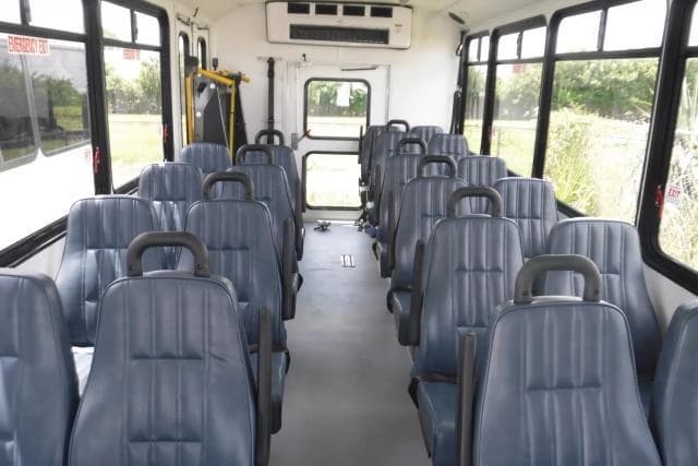 2017 Ford E450 Shuttle Bus - Image 4