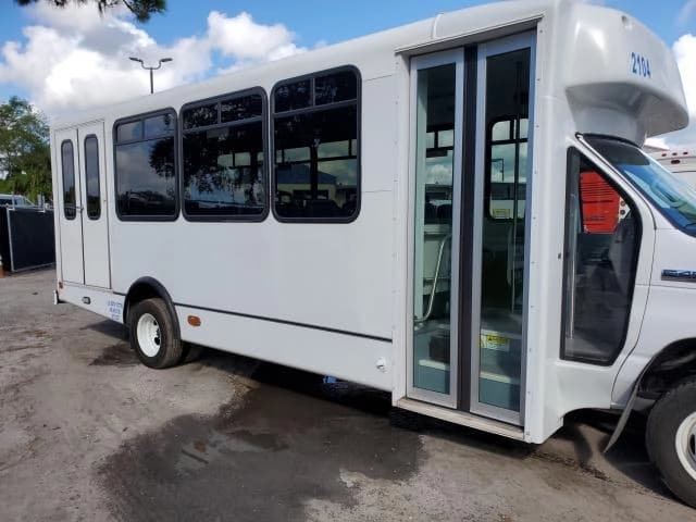 2017 Ford E450 Shuttle Bus - Image 5