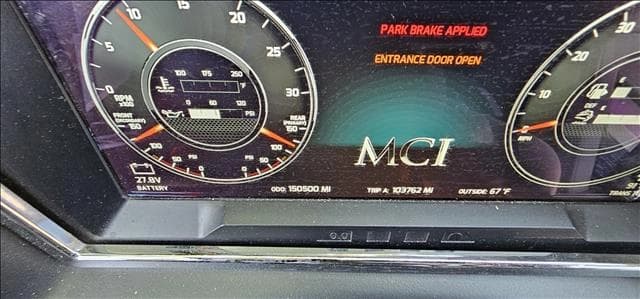 2019 MCI J4500 Coach - Image 2