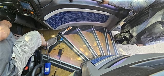 2019 MCI J4500 Coach - Image 11
