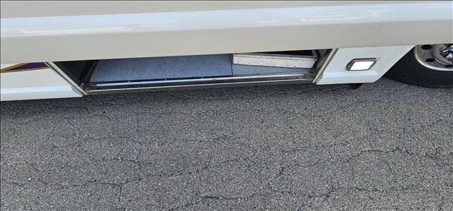 2019 MCI J4500 Coach - Image 17