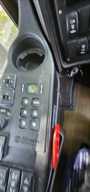 2019 MCI J4500 Coach - Image 3