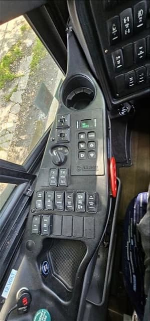 2019 MCI J4500 Coach - Image 4
