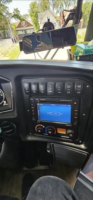2019 MCI J4500 Coach - Image 6