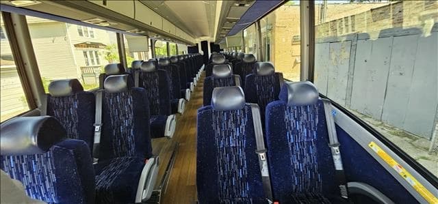 2019 MCI J4500 Coach - Image 9