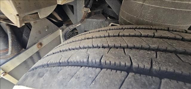 2019 MCI MCI J4500 Coach - Image 2