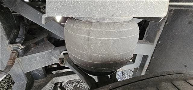 2019 MCI MCI J4500 Coach - Image 3