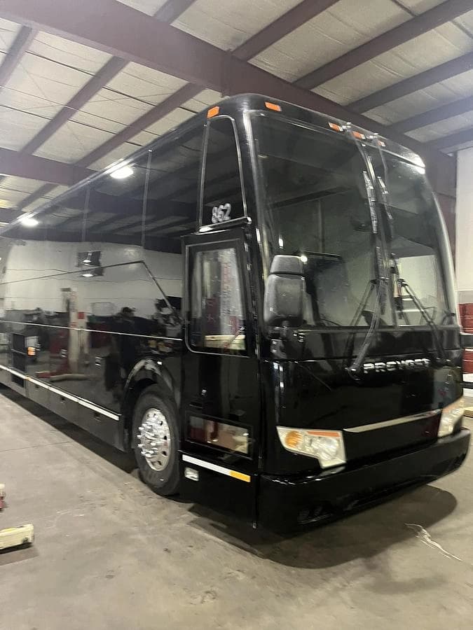 2019 Prevost H3-45 Coach - Image 3