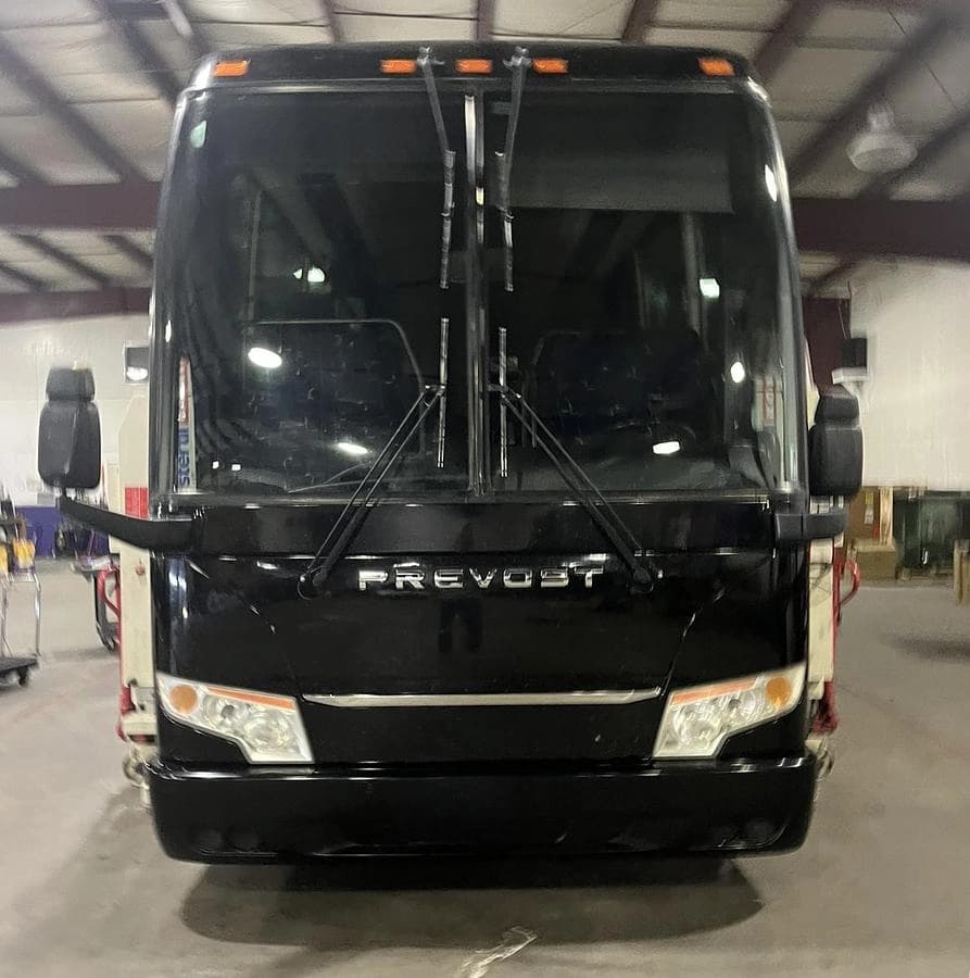 2019 Prevost H3-45 Coach - Image 2
