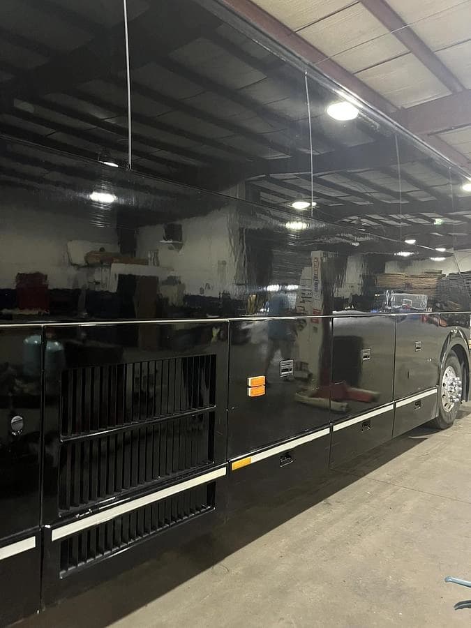 2019 Prevost H3-45 Coach - Image 5