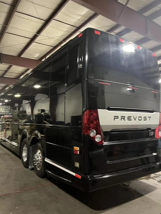 2019 Prevost H3-45 Coach - Image 4