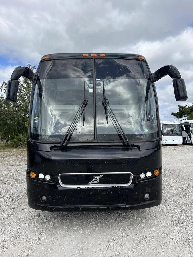 2017 Volvo 9700 Coach - Image 3