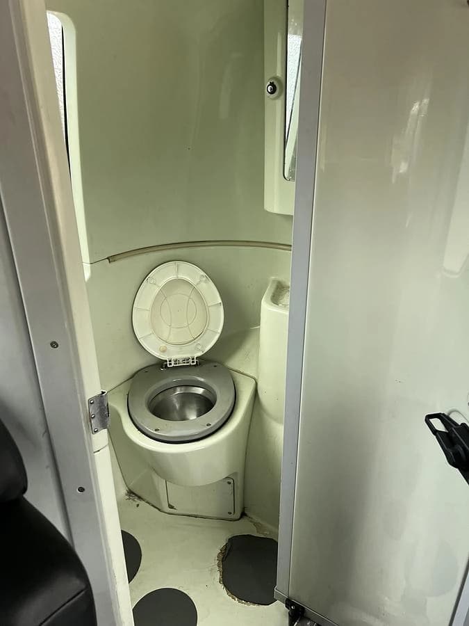 2017 Volvo 9700 Coach - Image 15