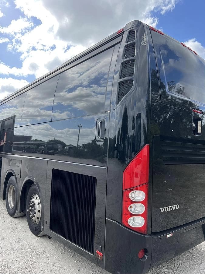2017 Volvo 9700 Coach - Image 6