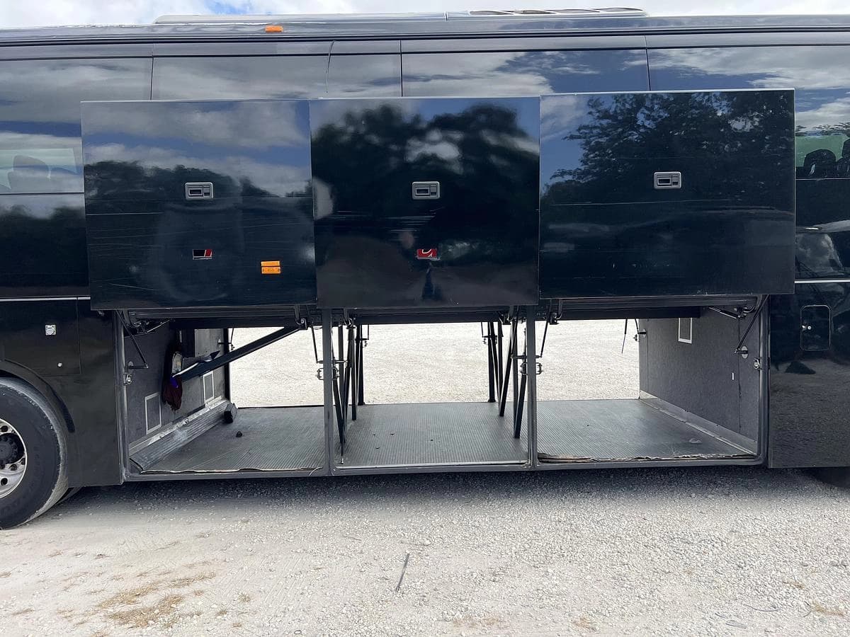 2017 Volvo 9700 Coach - Image 7