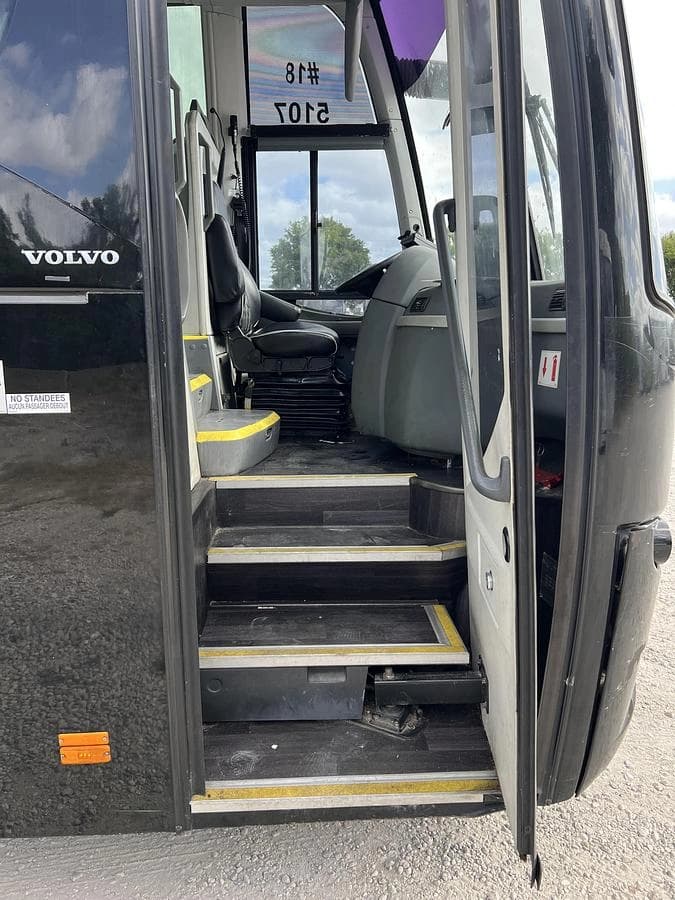 2017 Volvo 9700 Coach - Image 11