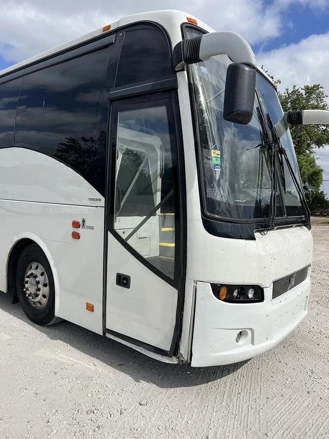 2016 Volvo 9700 Coach - Image 1
