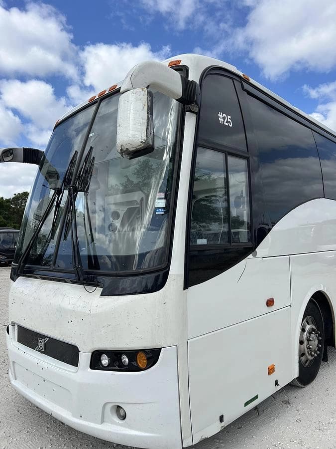 2016 Volvo 9700 Coach - Image 2