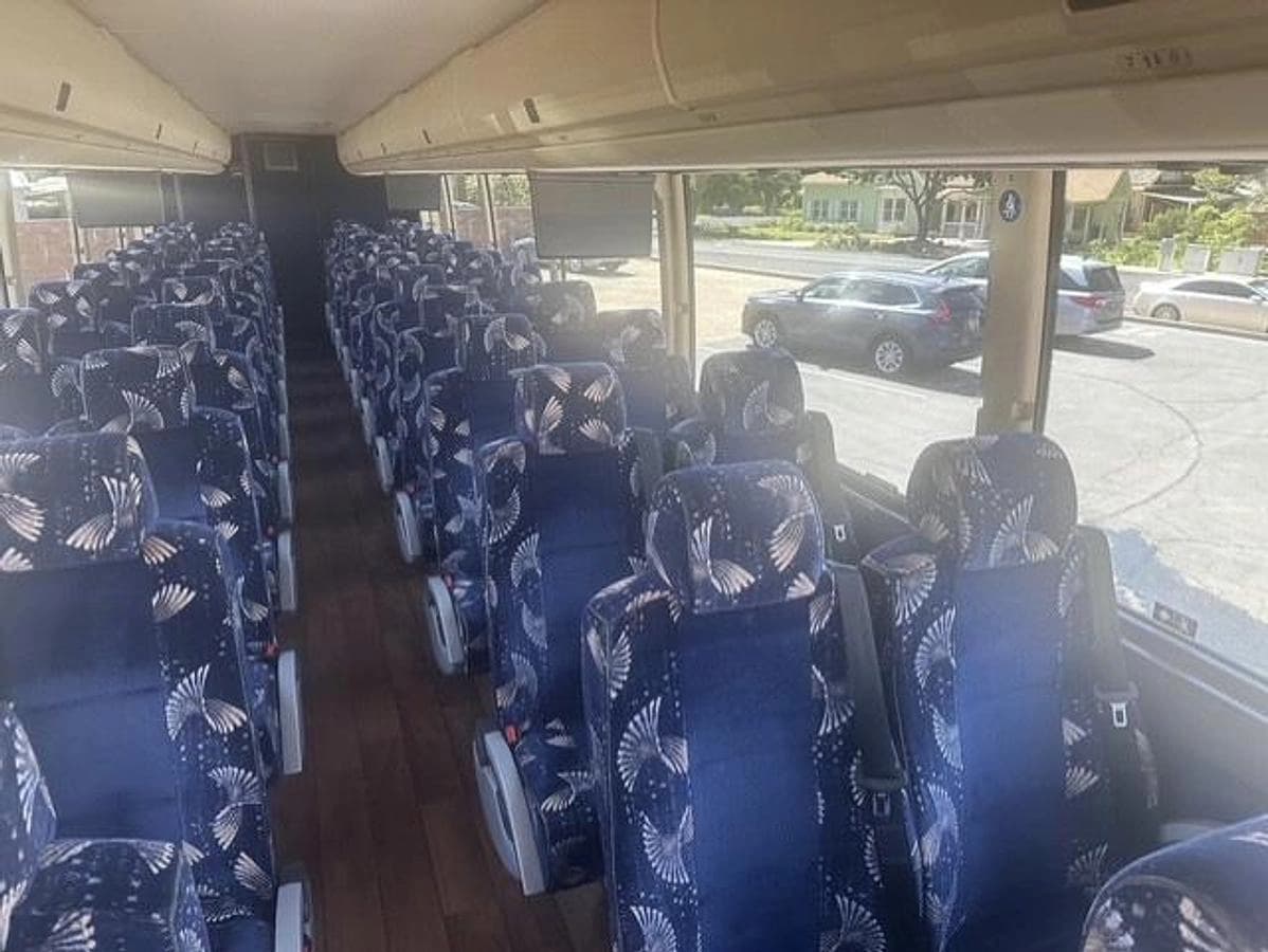 2013 Prevost H3-41 Coach - Image 5