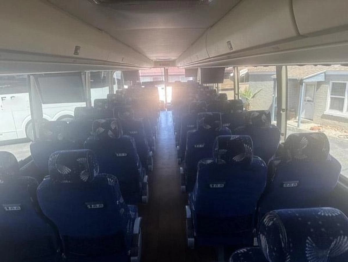 2013 Prevost H3-41 Coach - Image 6