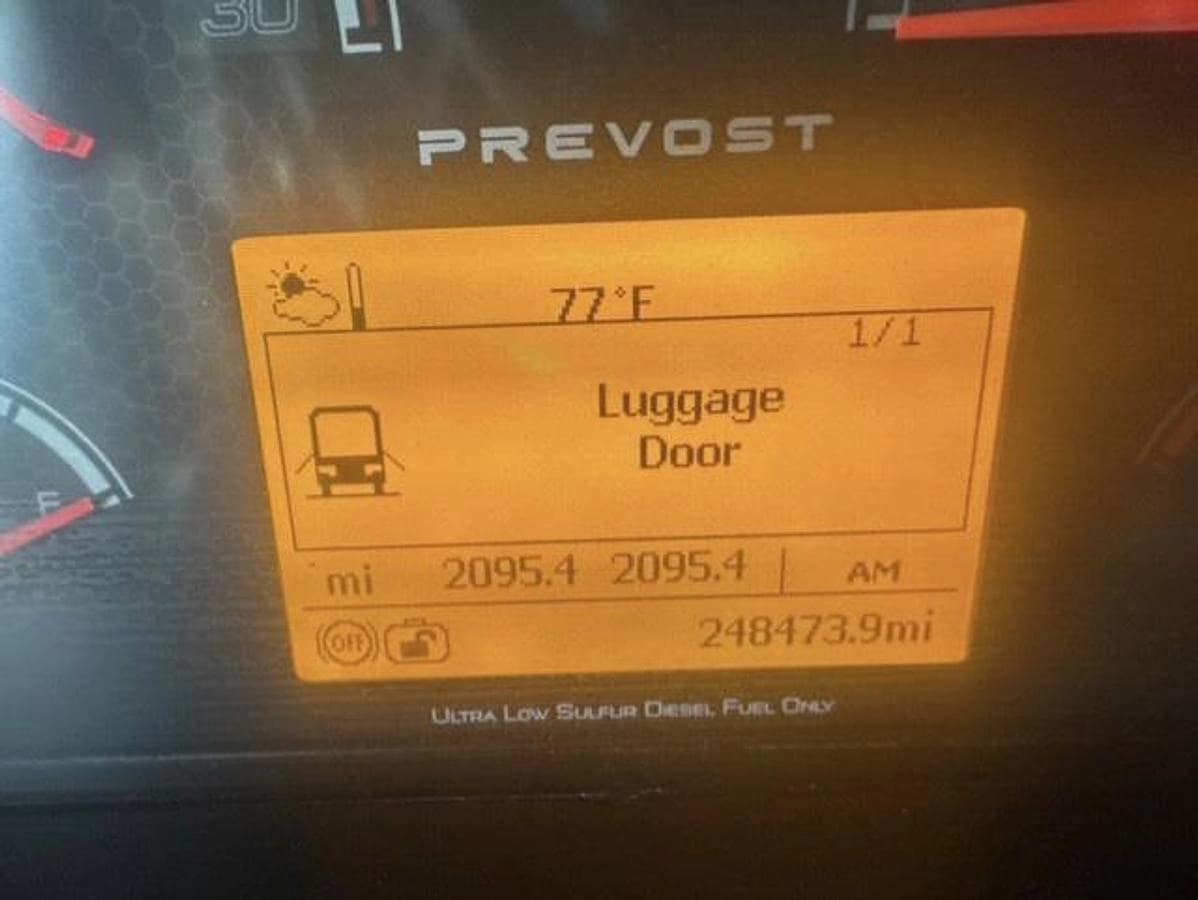 2013 Prevost H3-41 Coach - Image 7