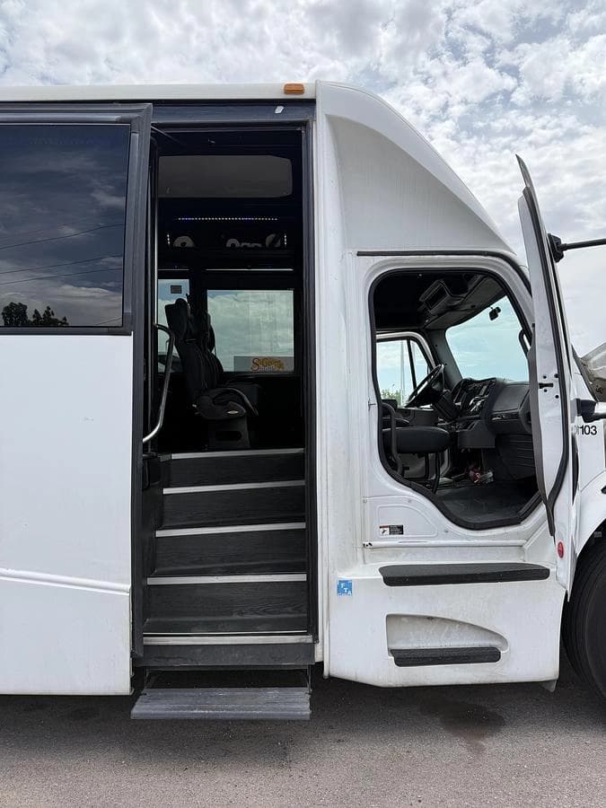 2019 Freightliner EG40 Cutaway - Image 6